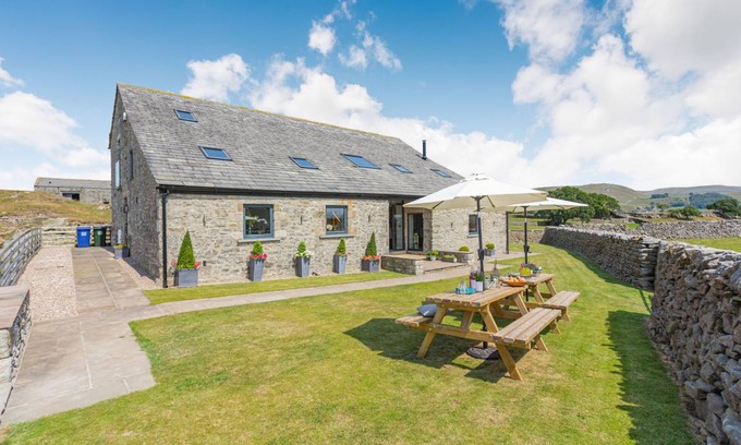 Settle Cottage | Cabin ∙ 5 bedrooms ∙ 12 guests