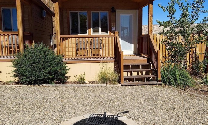 Escalante Cabin | Cabin 5 - Deluxe Cabin with Half Bath