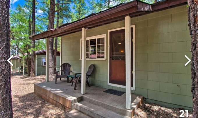 Pinetop-Lakeside Cabin | Cabin 5 with Queen Bed