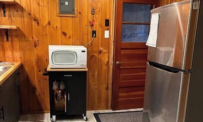 Pine River Apartment | Cabin 6 at Heaths Resort