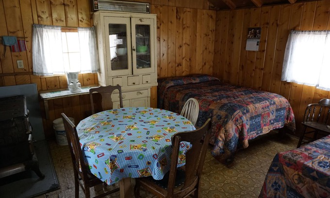 Bellvue Cabin | Cabin 6 at Sportsman’s Lodge, Rustic Cabin 6 at Sportsman's Lodge