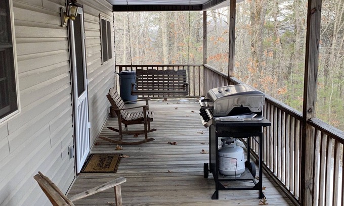 Fries Cabin | Cabin 6 Fall asleep to the sound of the New River's Song