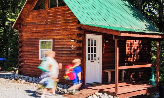 Columbia Cabin | Cabin 6 - Near Green River & Cumberland Lake | Pet Friendly