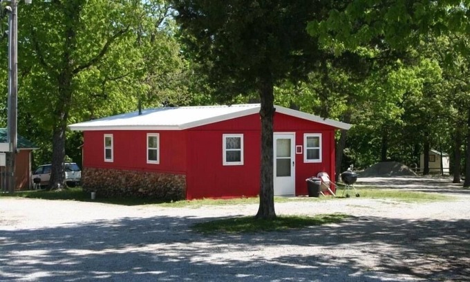 Warsaw Cabin | Cabin 6 - Reel and Trigger