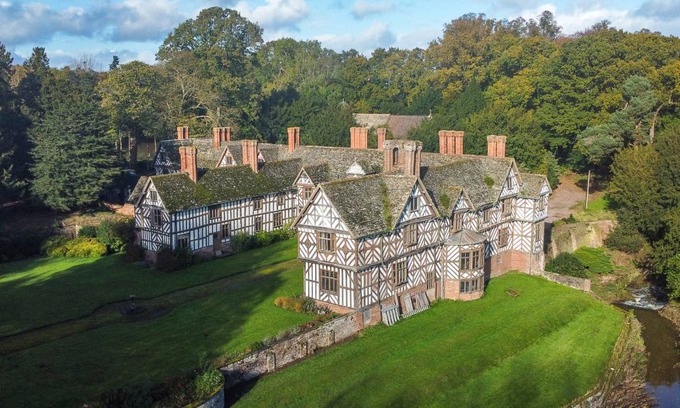 Eaton Mascott Cottage | Cabin ∙ 7 bedrooms ∙ 14 guests