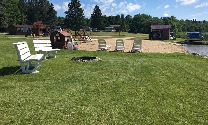 Hines Resort | Cabin 7 Family/Pet Friendly Resort Amenities Beach Dock Fishing Resort Amenities