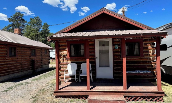 Ponderosa Pines Cabin | Cabin 8 - Grandview Cabins