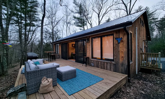 Hurley Cabin | Cabin 85 - 2bd rooms w/2 lofty chic spaces