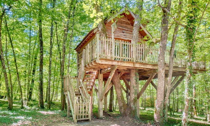 Monsac Cabin | Cabin 'Amicie' with Private Terrace, Shared Garden and Balcony