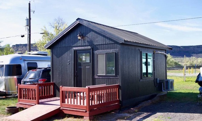 Coulee City House | Cabin at Blue Lake in Central Washington (Cabin 2)