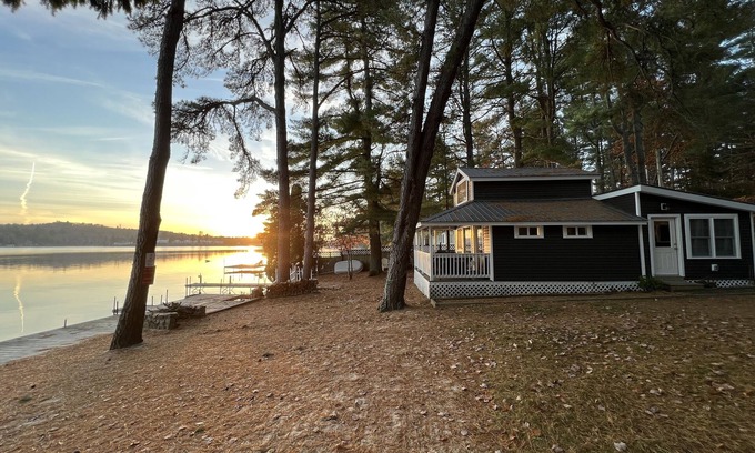 Naples Cabin | Cabin at Sunshine-Situated on the Sandy Shore of Long Lake