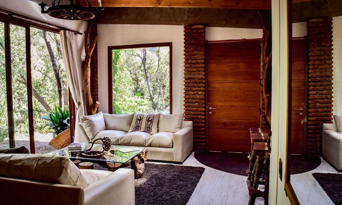 Lo Barnechea House | Cabin between Forest and River
