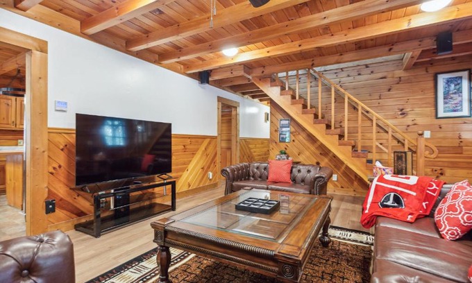 Gainesville House | Cabin Bliss - Just 1 Mile from Lake Lanier