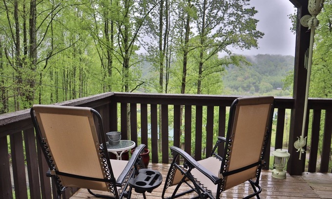 Robbinsville Cabin | Cabin close to Dragon's Tail!