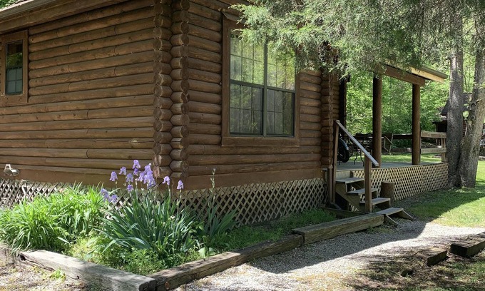 Slade Cabin | Cabin close to Natural Bridge State Park with Jhot tub and internet