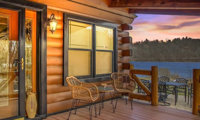 Waterford Cabin | Cabin Cove ~ Warm Cozy Nights! River View, Theater