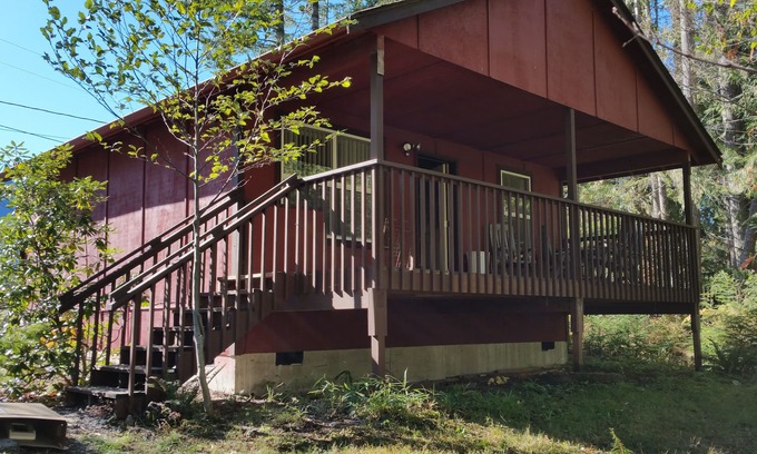 Paradise Estates Cabin | Cabin For Two, Near Mt Rainier, Nisqually entrance.