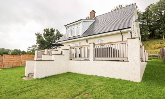 Llanddewi Ystradenny Cottage | Cabin ∙ 3 bedrooms ∙ 7 guests