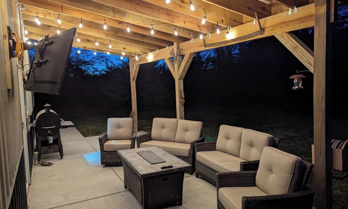 Johnson County House | Cabin Getaway