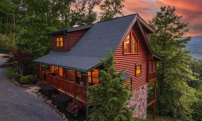 Gatlinburg - Pigeon Forge Cabin | Cabin getaway w/mountain views, hot tub, king suites, a pool, and a jacuzzi tub