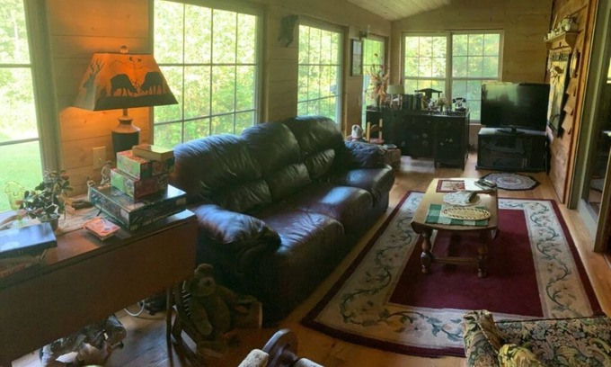 Williamstown House | Cabin hidden in the woods 2 miles off I77 by OH WV border