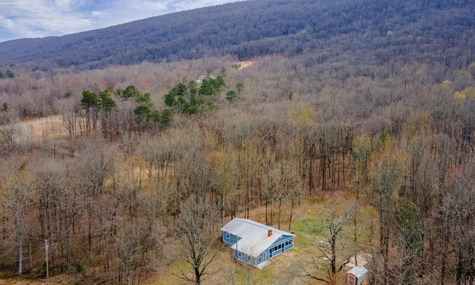 Mena House | Cabin in Ouachita Mountains near State Park