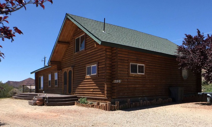 Leeds House | Cabin in Silver Reef, Utah Rockhound Heaven!