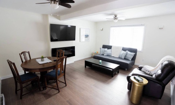 Gimli Cabin | Cabin in South Beach - Steps from the beach