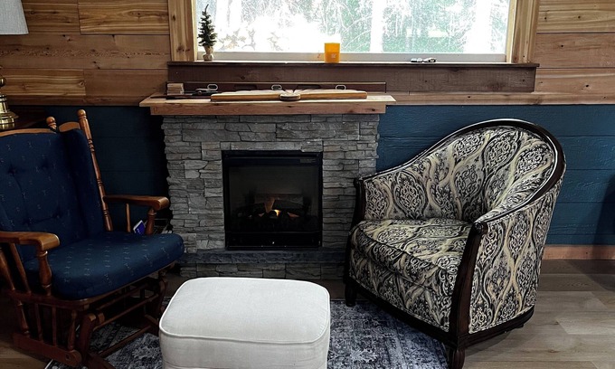 Bragg Creek Cabin | Cabin in the forest between Banff & Calgary Dogs welcome