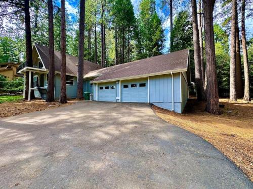 Pollock Pines House | Cabin in the Trees-Game Room