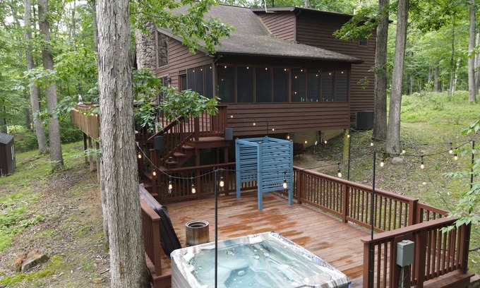 Great Cacapon Cabin | Cabin in the Woods w/Hot Tub, Fire Pit & More
