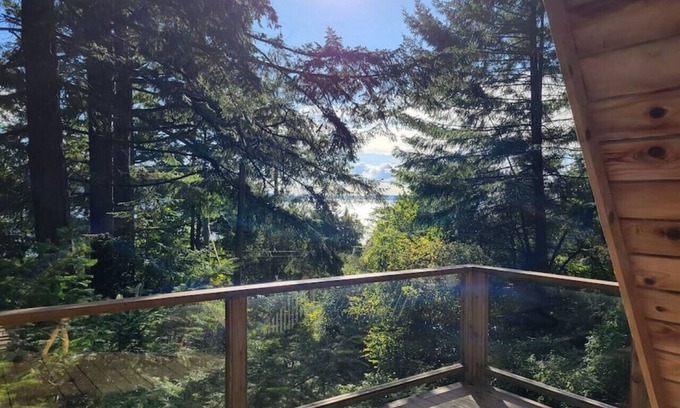 Bowen Island Apartment | Cabin In The Woods · Cabin In The Woods