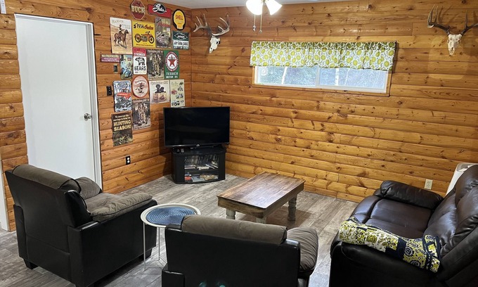 Meadow Lake Cabin | Cabin in the woods 15 min from provincial park