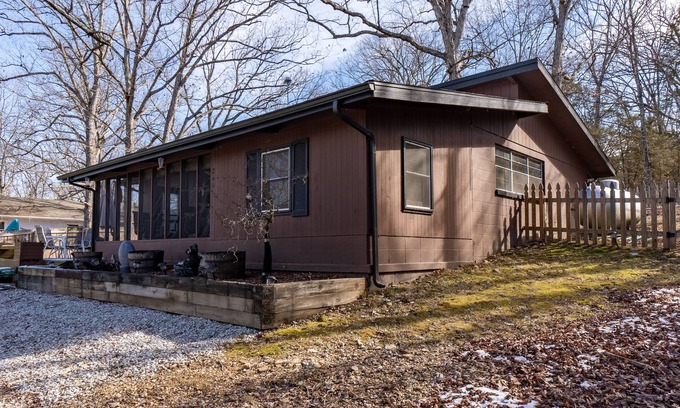 Jenkins House | Cabin in the woods close to Table Rock Lake