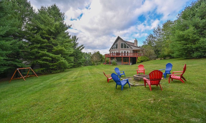 Oakland House | Cabin in the woods, hot tub, pool table, fire pit, swing set