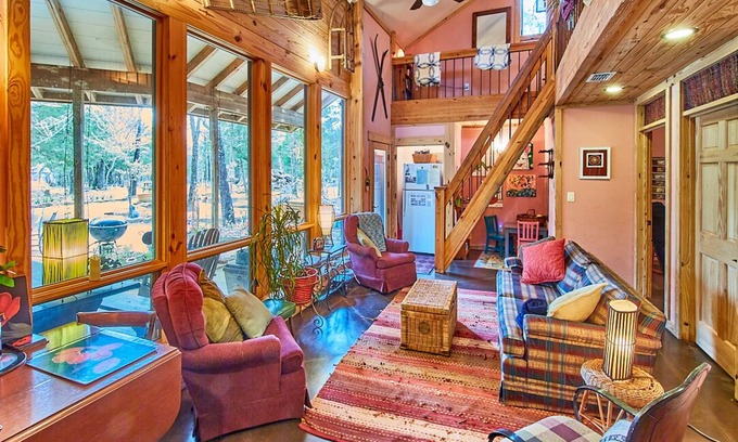 Van Zandt County House | Cabin+Lodge in Woods, Pet Friendly, Accessible