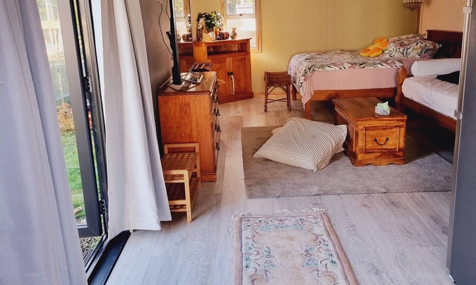 Johnsonville Cabin | Cabin near amenities & public transport in Wellington, wifi & creature comfort.