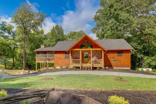 Mineral Bluff House | Cabin Near Blue Ridge with Fire Pit and Large Deck