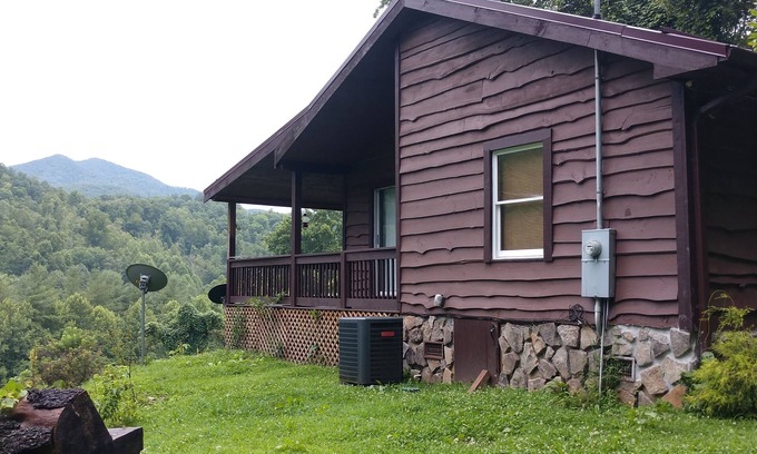 Sylva Cabin | Cabin near Blue Ridge parkway and Lake Junaluska