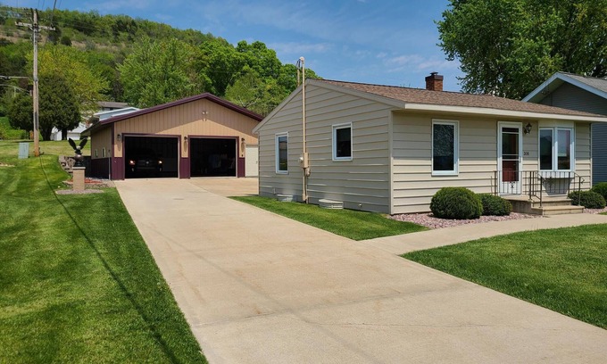 Brownsville Cabin | Cabin Near Mississippi River in Brownsville, Minnesota