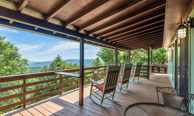 Jefferson House | cabin off the Blue Ridge Parkway in Jefferson NC