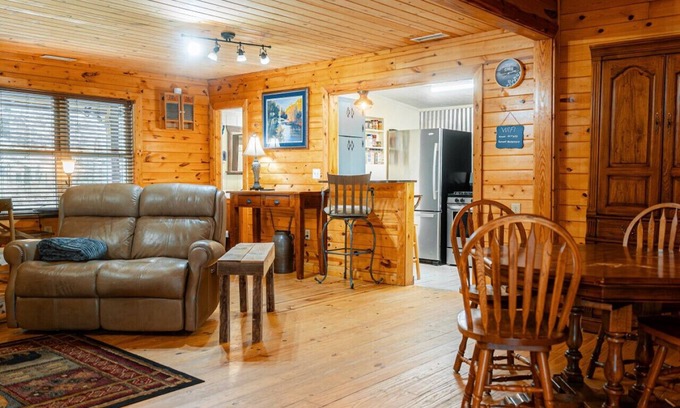Nebo Cabin | Cabin ON Creek min's to Lake James/Linville Gorge