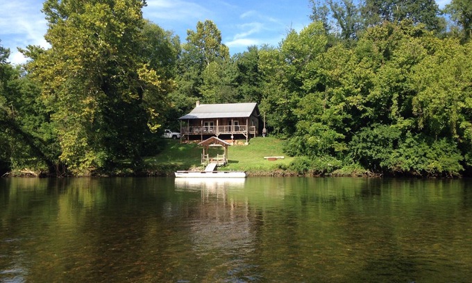 Knoxville Cabin | Cabin on Holston River, Fisherman & Paddlers Paradise
