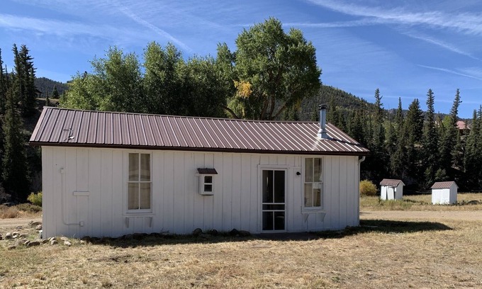 Creede Cabin | Cabin on Rio Grande River with private fishing right outside your door!
