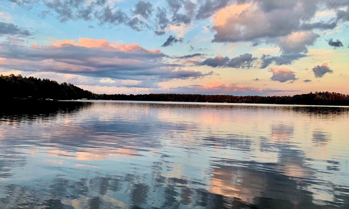 Stone Lake Cabin | Cabin on sandy lakefront with gentle slope to the lake
