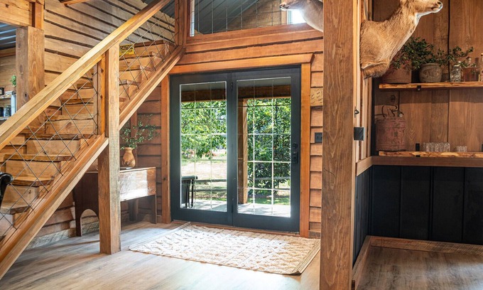 Fort Mc Clellan Cabin | Cabin on the Farm w/Axe Throwing