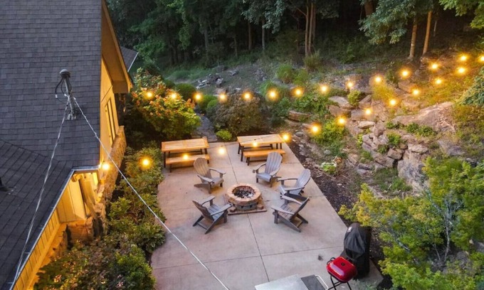 Hendersonville Apartment | Cabin on the Hill - North Nashville Stunner!