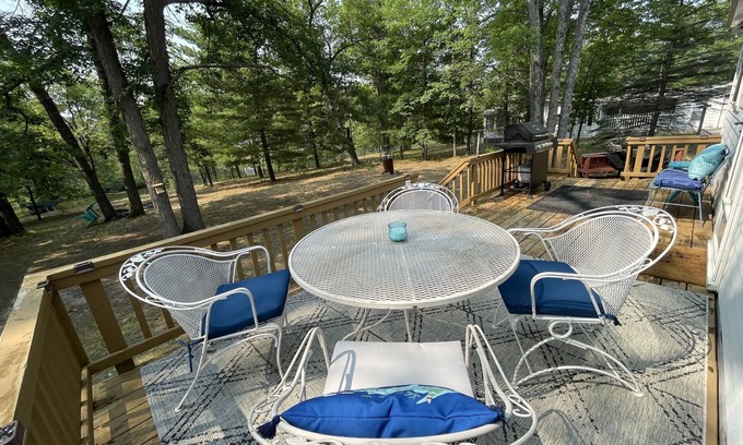 Atlanta Cottage | Cabin on the lake orv’s and campers welcome!