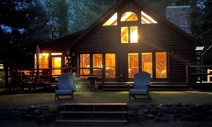 New Lisbon Cabin | Cabin on the Lake with sunset views.