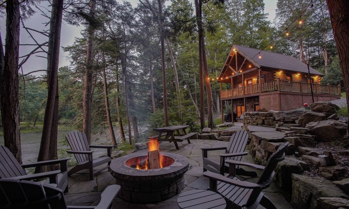 Swengel Cabin | Cabin On The River | Dream Fire Pit, Bikes + Kayaks!